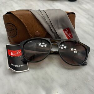Ray-Ban Classic Black Sunglasses with Brown Case